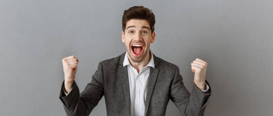 安克“杀疯”了！横扫亚马逊最硬类目